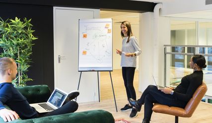 Meeting mit drei Teilnehmenden - Copyright: Elevate Digital from Pexels