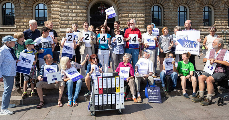 Die Initiative "Tschüss Kohle" auf dem Rathausmarkt - © Tschüss Kohle