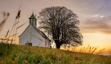 Kapelle mit Landschaft - Copyright: Pixabay