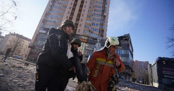 House in Kyiv, on Valeriy Lobanovskyi Avenue, 6-A, after rocket strike on 26 February 2022 during Russian invasion in Ukraine. As of 11:40, State Emergency Service of Ukraine evacuated 80 people; 6 people were injured. - Copyright: © dsns.gov.ua